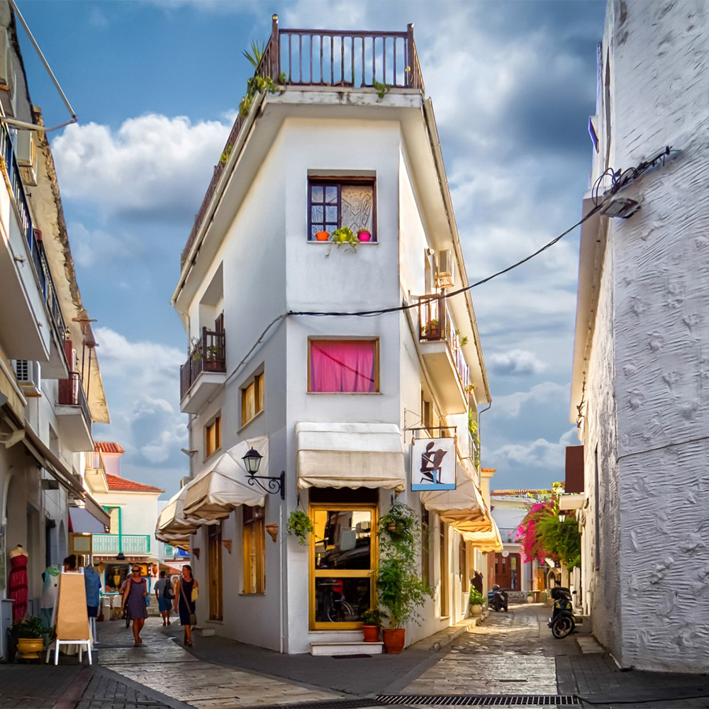 old-white-houses-cycladic-style-narrow-streets